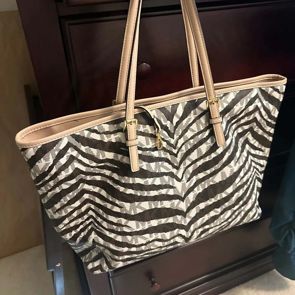 Michael Kors (MK) Vanilla Zebra Stripe Tote Bag Purse Hand Bag Handbag - Picture 2 of 10